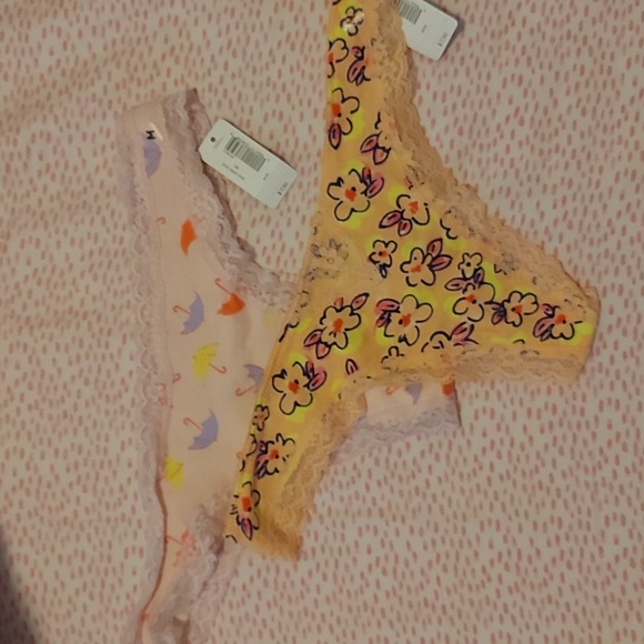 Set Of Two NWT aerie Thongs - Picture 1 of 5